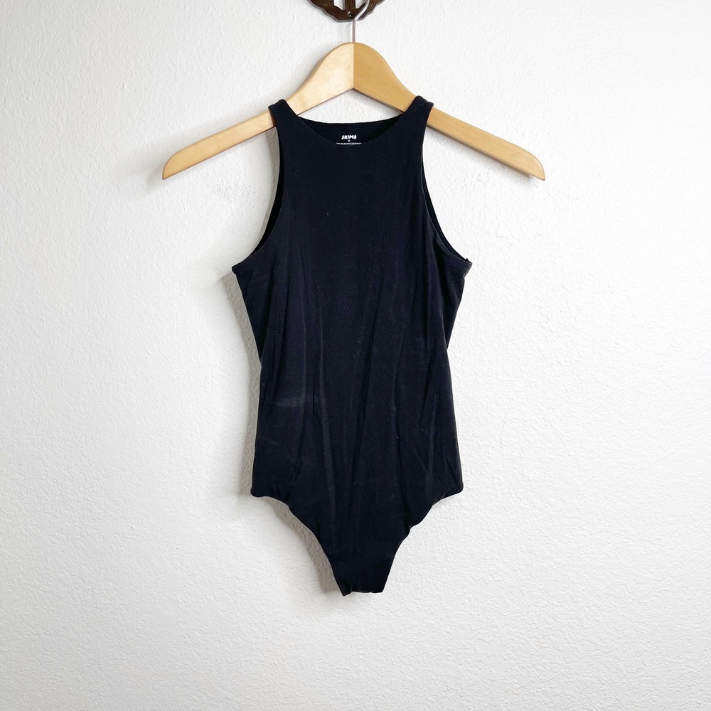 SKIMS Essential Crew Neck Thong Bodysuit Onyx Black‎ XS Sleeveless Snap Closure